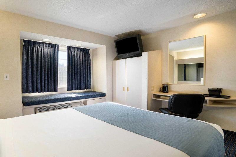 Microtel Inn & Suites By Wyndham Pittsburgh Airport Robinson Township  Exterior photo
