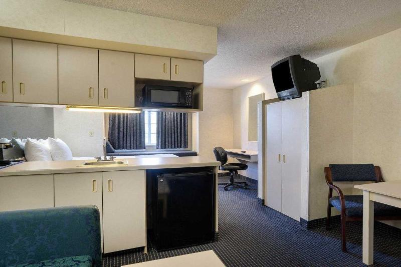 Microtel Inn & Suites By Wyndham Pittsburgh Airport Robinson Township  Exterior photo